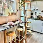 Surfers Paradise Tiny House * Noordwijk