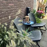 Surfers Paradise Tiny House Διαμέρισμα Noordwijk