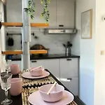 Surfers Paradise Tiny House Διαμέρισμα Noordwijk