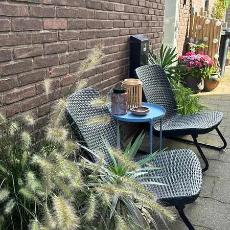 Surfers Paradise Tiny House Apartment Noordwijk