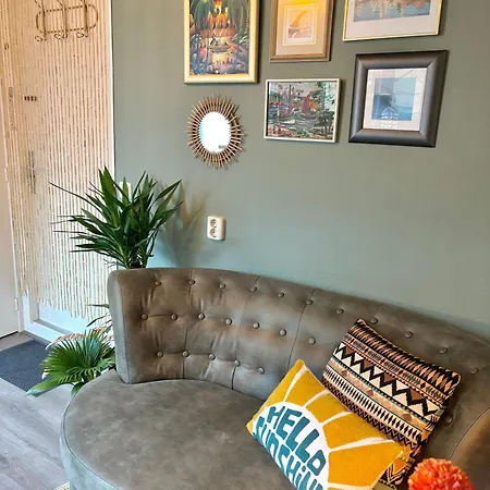 Surfers Paradise Tiny House Apartment