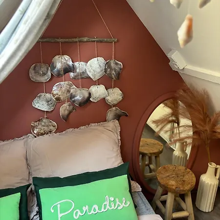Surfers Paradise Tiny House Apartment Noordwijk