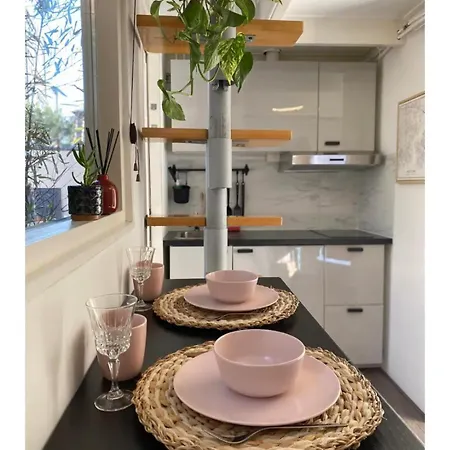 Surfers Paradise Tiny House Apartment Noordwijk