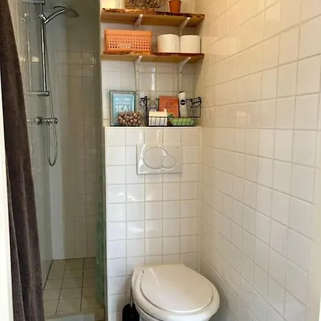 Apartment Surfers Paradise Tiny House *