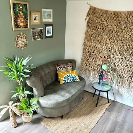 Surfers Paradise Tiny House Apartment