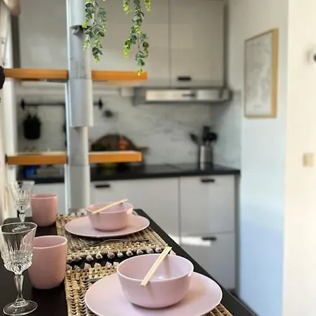 Surfers Paradise Tiny House Apartment Noordwijk