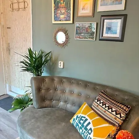 Apartment Surfers Paradise Tiny House